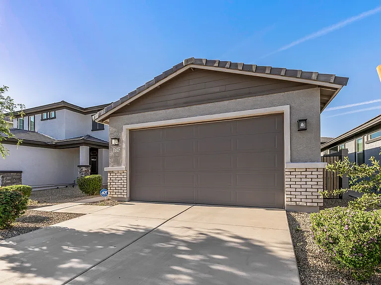 17352 W Paraiso Ln — Photo 42