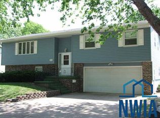 1017 N Walnut St, Storm Lake, IA 50588