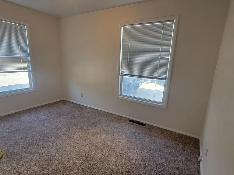 1352 Kennedy Ave — Photo 5