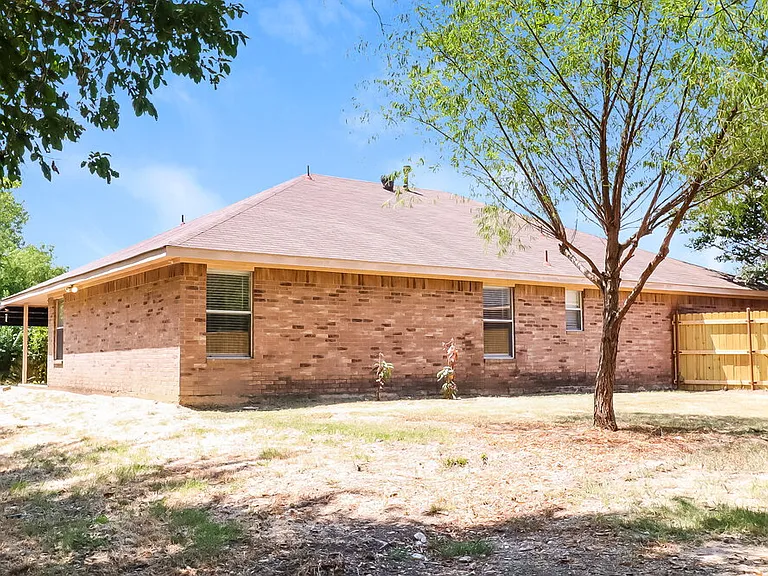 704 Mimosa Trl — Photo 16