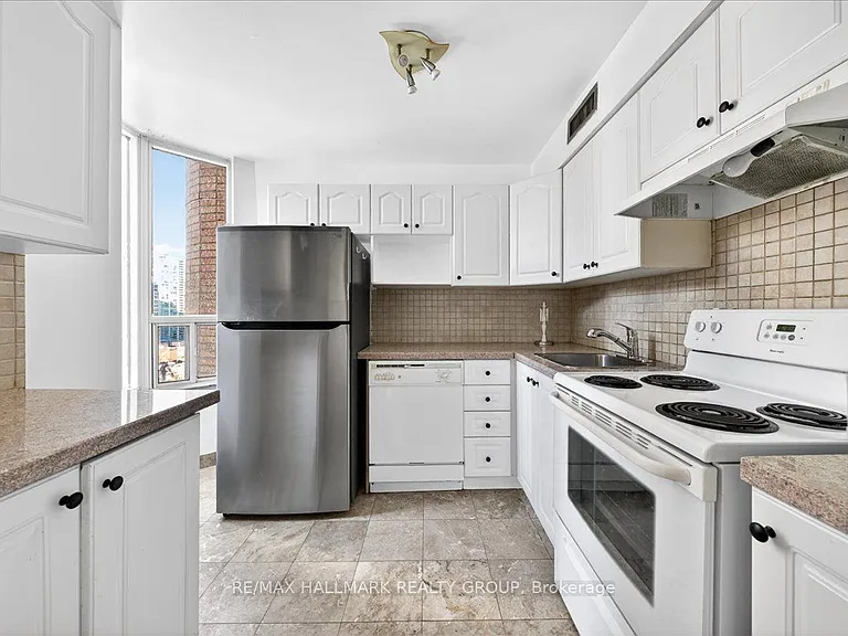 55 Centre Ave #1506 — Photo 9
