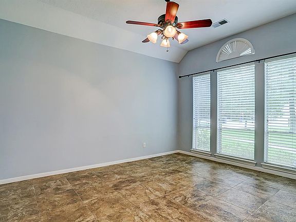5th image of 419 Monarch Oak Dr