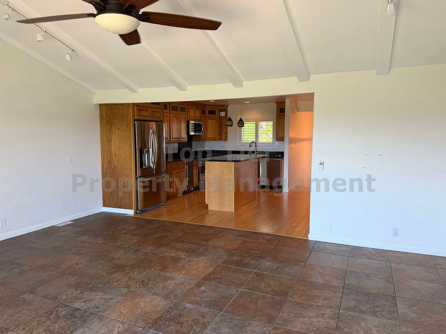 Amazing views in this beautiful 2 Bed / 2.5 Bath / 1,472 Sqft Pleasant Hill townhouse available n... — Photo 3