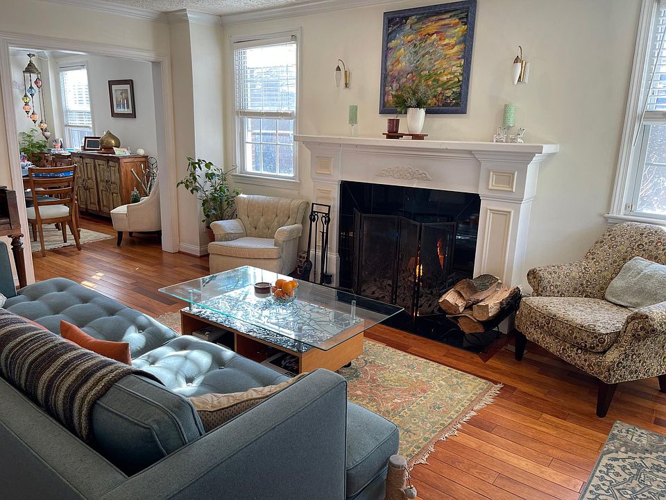 2nd Floor Living Room & Fireplace