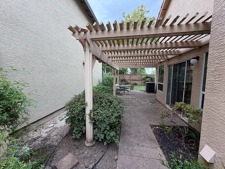 2833 Catalina Dr — Photo 27