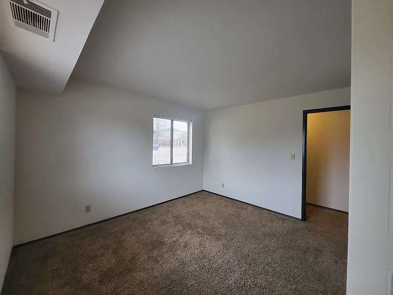 W Mangold Ave — Photo 2