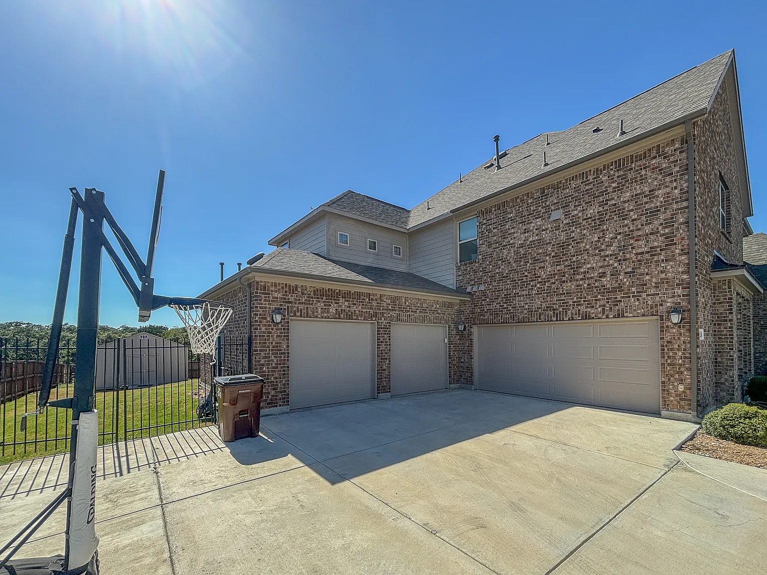 5 bed, 4.5 bath, 4022 sqft, $5,500 — Photo 4