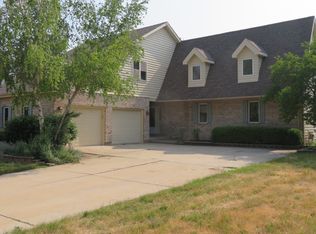 310 Lakeview Dr, Aurora, IL 60506