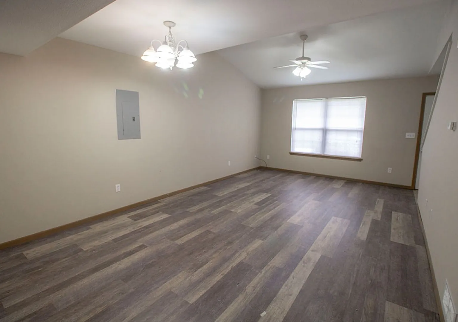 Large 4 bedroom Duplex — Photo 4