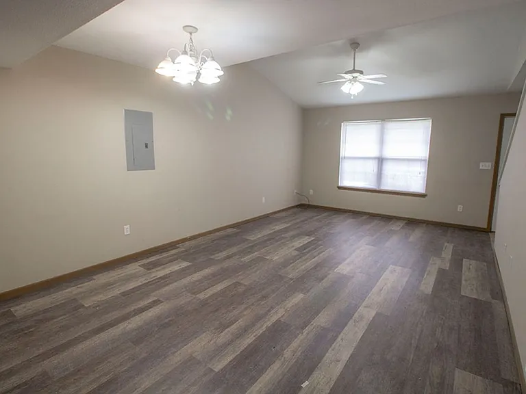 1503 Greensboro Dr — Photo 4