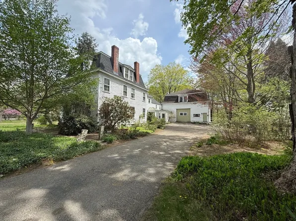 96 Hollis St, Groton, MA 01450
