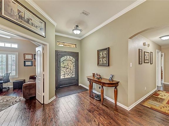 3rd image of 1567 Sweetbriar Dr