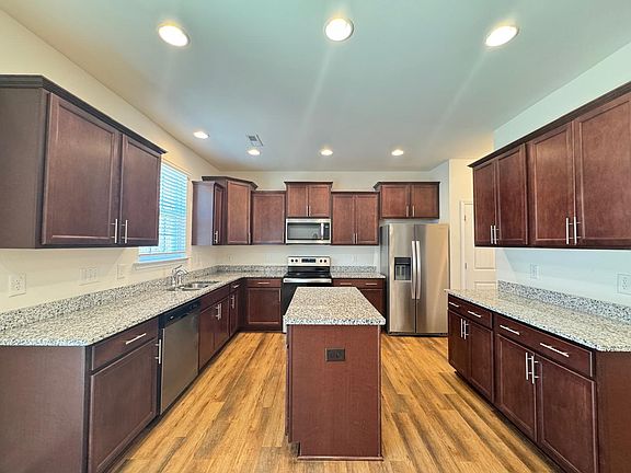 3rd image of 247 Dando St