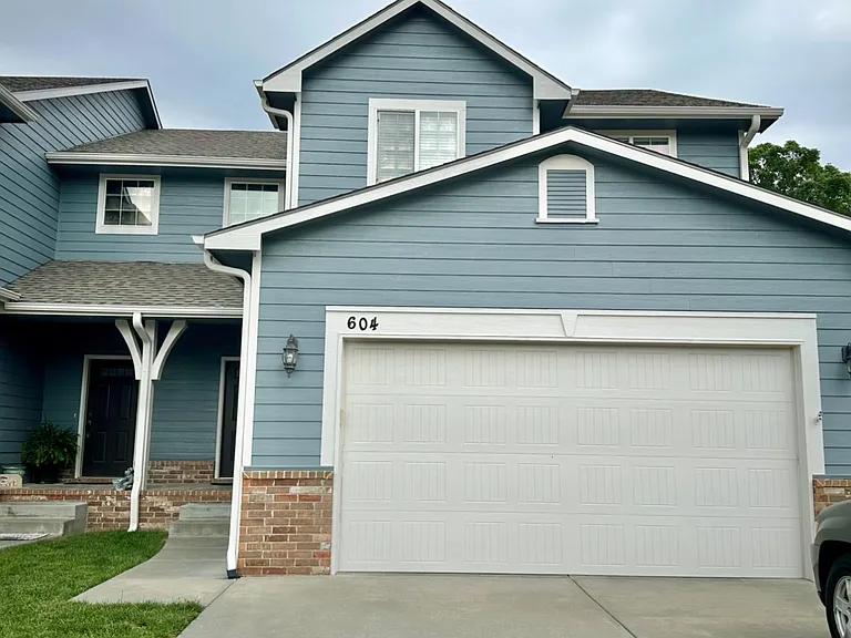 604 Harland Dr — Photo 1
