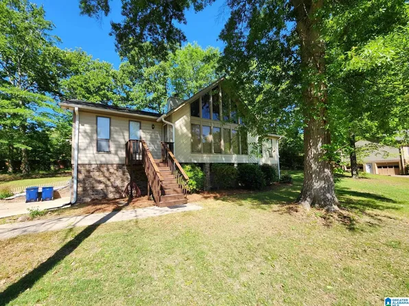 1700 King Charles Ct, Alabaster, AL 35007