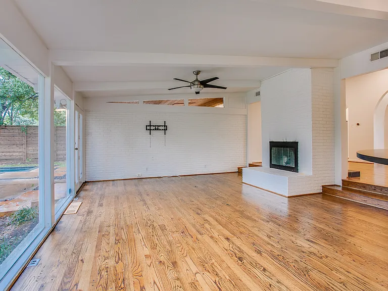 5815 Walnut Hill Ln — Photo 11