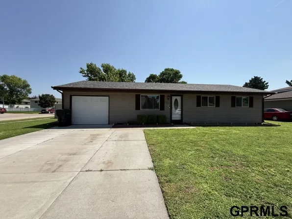1406 Liberty Dr, Lexington, NE 68850