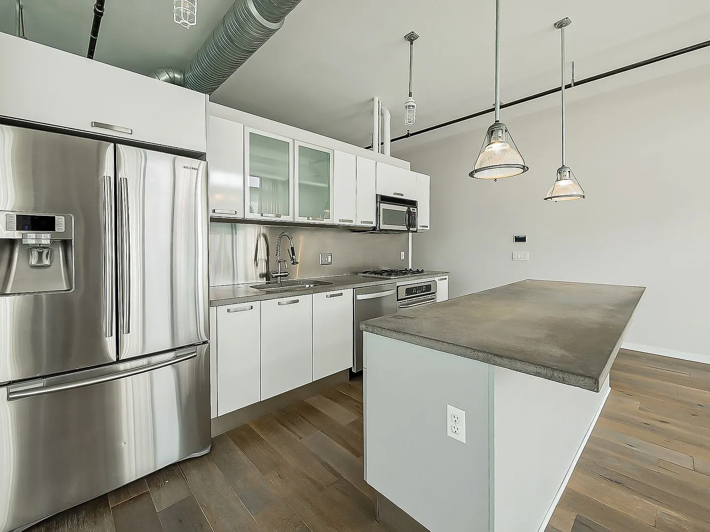 Modern Downtown Royal Oak Living! — Photo 4