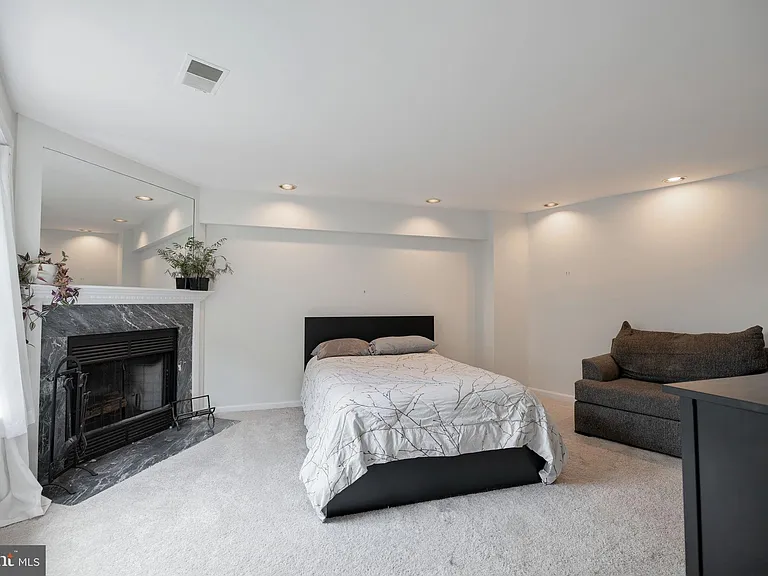 7317 Castleberg Ct — Photo 13