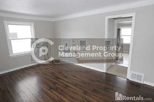 4th image of 12007 Darlington Ave