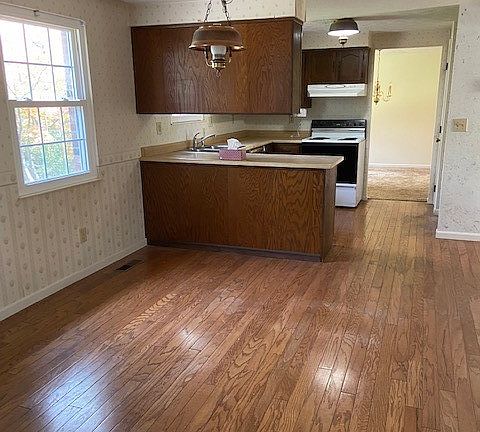 2nd image of 217 Van Buren Dr