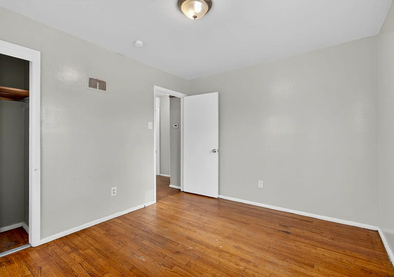 3 bed, 864 sqft, $1,100 — Photo 1