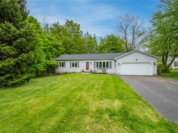 7268 Pear Tree Mdw, Ontario, NY 14519