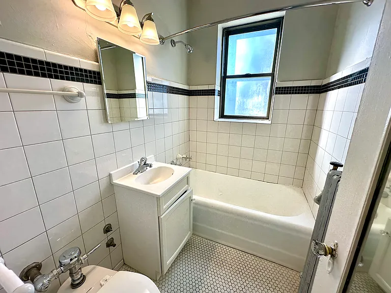 1033 W Loyola Ave #106 — Photo 16