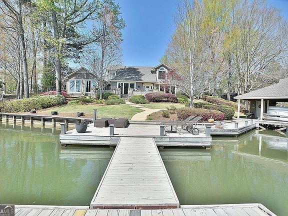 2nd image of 239 Robin Dr