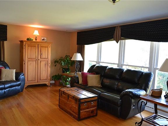 5th image of 204 Southfield Dr