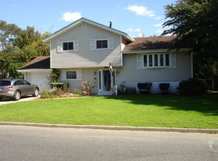 7 Weldon Ln, Port Jefferson Station, NY 11776