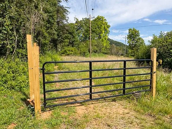 1310 Broyles Rd, Hendersonville, NC 28791