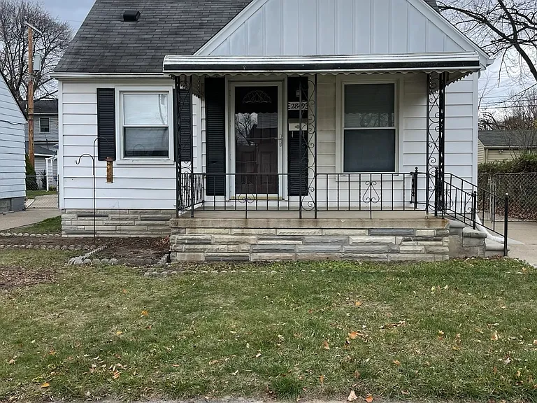 2849 Queen St — Photo 1