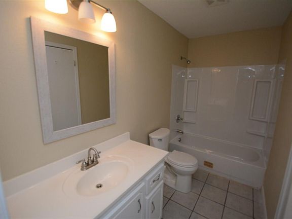 4th image of 1108 Nestling Dr