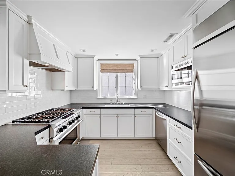 515 1/2 Narcissus Ave — Photo 14