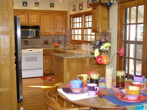 Kitchen & Breakfast Nook