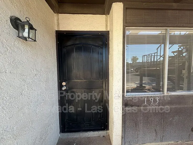 1405 Vegas Valley Dr #193-bldg 20 — Photo 2