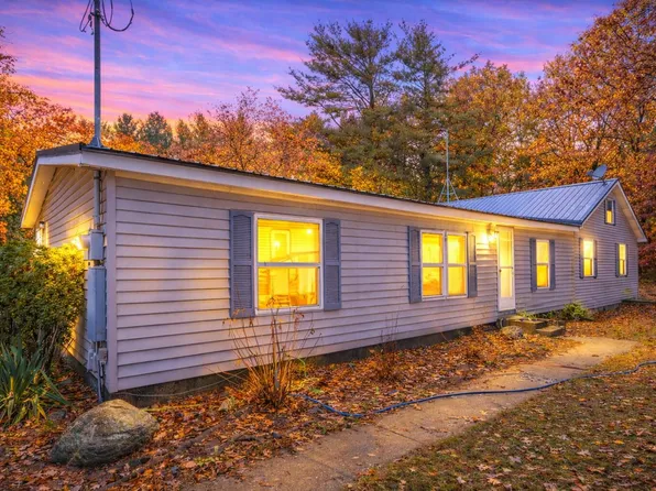 8233 S Beech Ave, Howard City, MI 49329