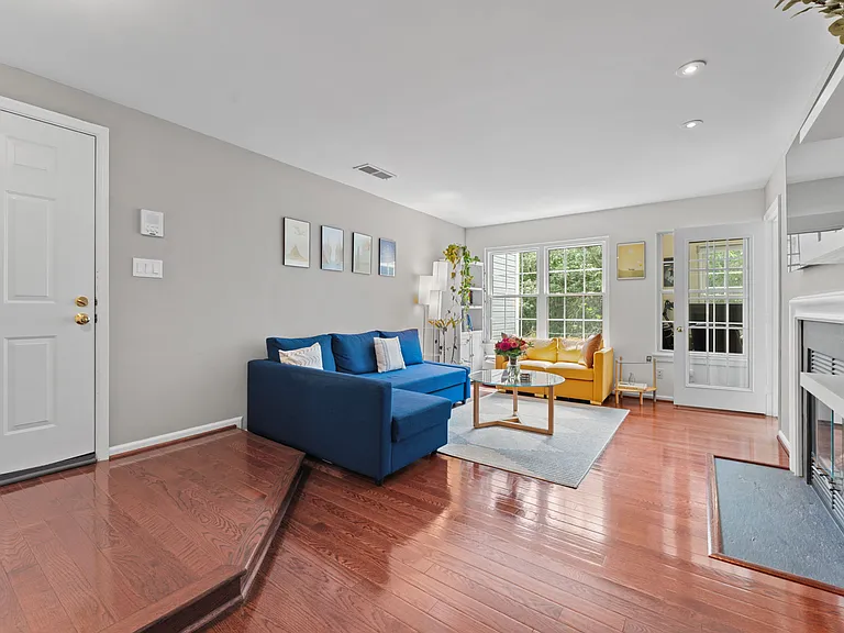7501 Ashby Ln #J — Photo 3