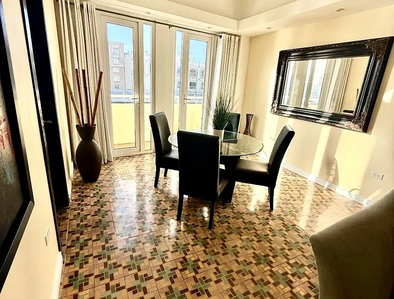 2 bed, 1.0 bath, 980 sqft, $3,300 — Photo 2