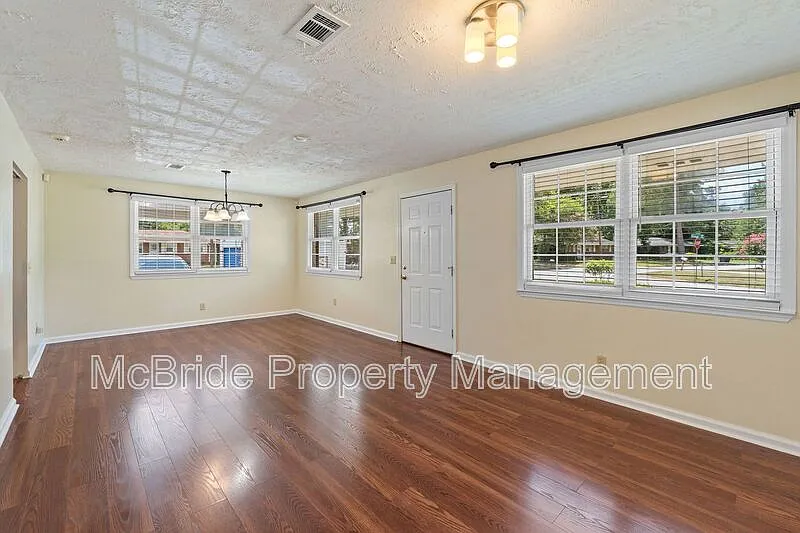 4 bed, 1.0 bath, 1412 sqft, $1,495 — Photo 4