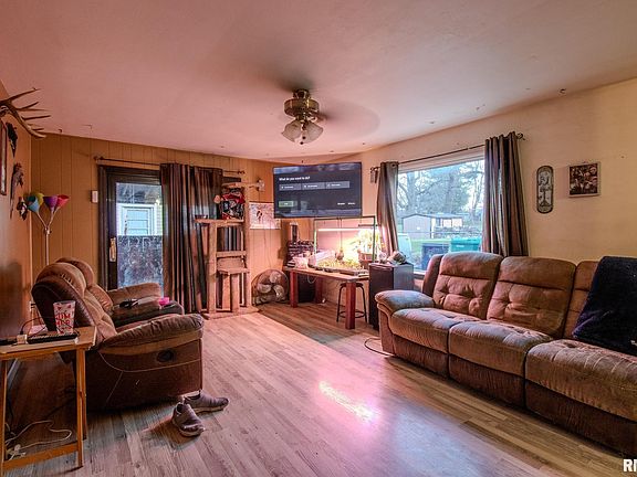 4th image of 1308 N Autumn Ln
