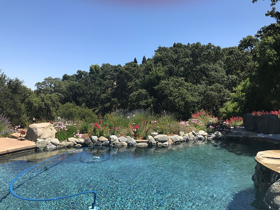2nd image of 2565 Derby Dr