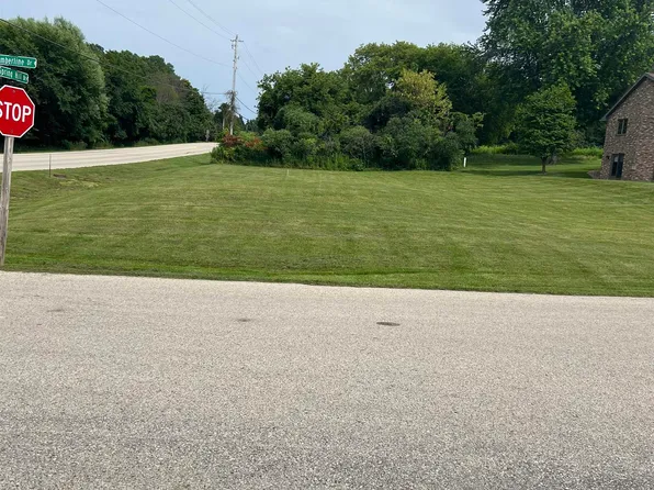 N6064 Timberline Dr, Sherwood, WI 54169