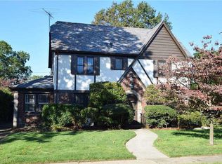 134 Meadbrook Rd, Garden City, NY 11530