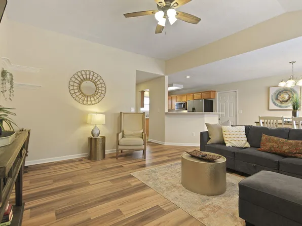 803 Manhattan Dr, Columbia, MO 65201