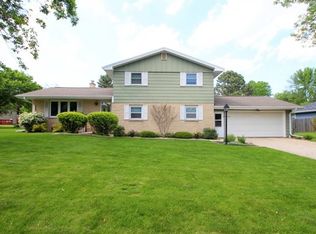 2545 Delwood Dr, Green Bay, WI 54302