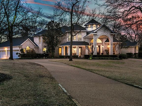 2nd image of 3813 Park Bend Dr