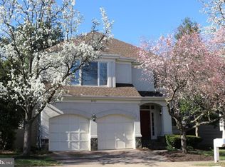 9952 Lochmoore Ln, Vienna, VA 22181