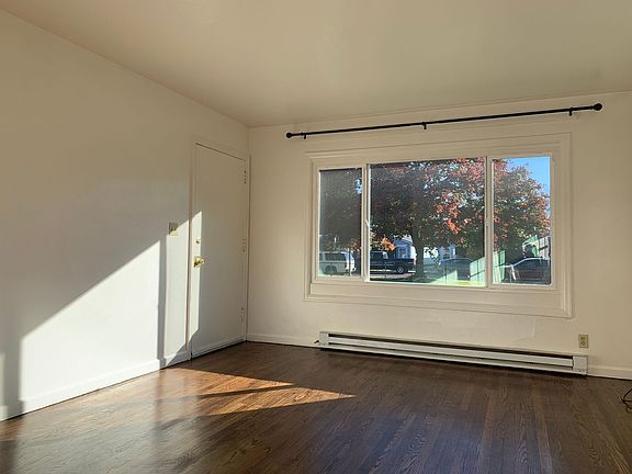 2nd image of 1021-1023 17th Ave #1021
